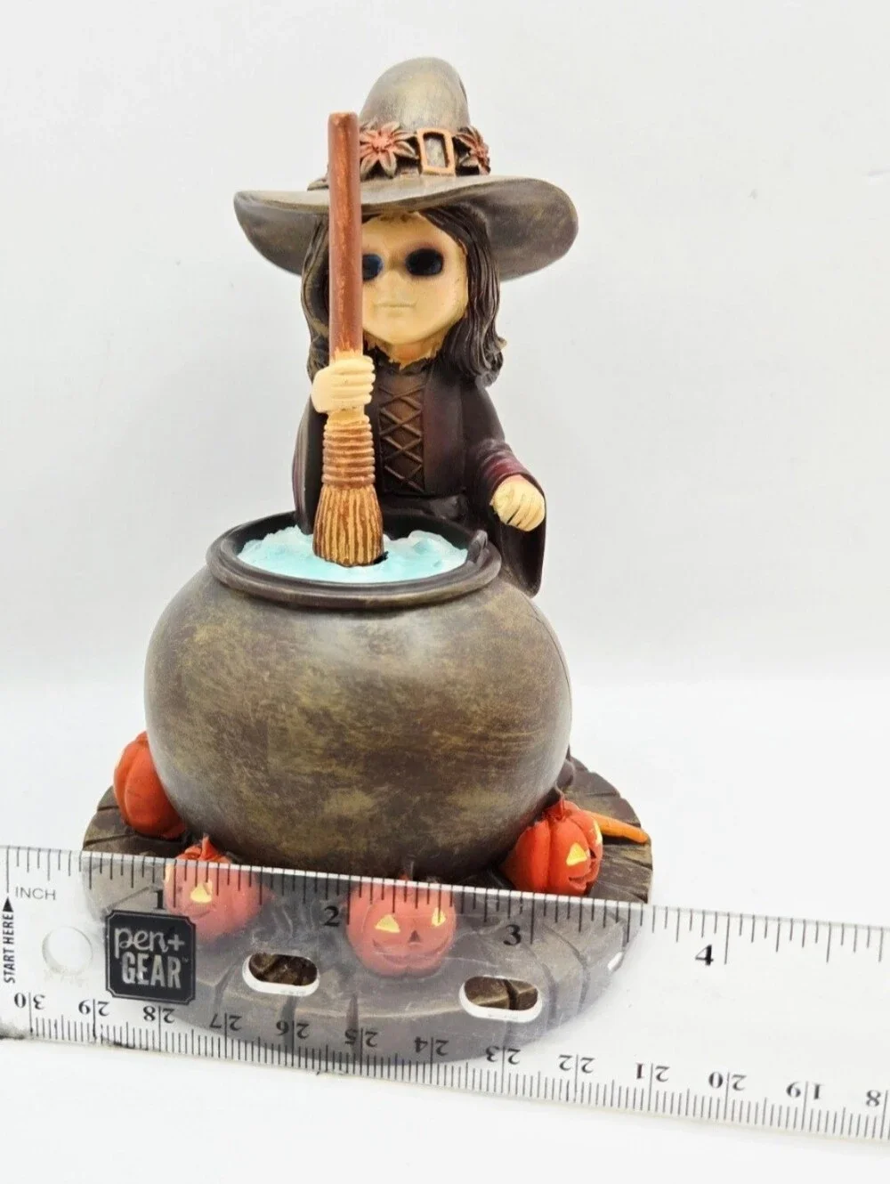 Halloween Witch Figurine Resin Cauldron Tabletop Decor Jack-O'-Lanterns 5.5
